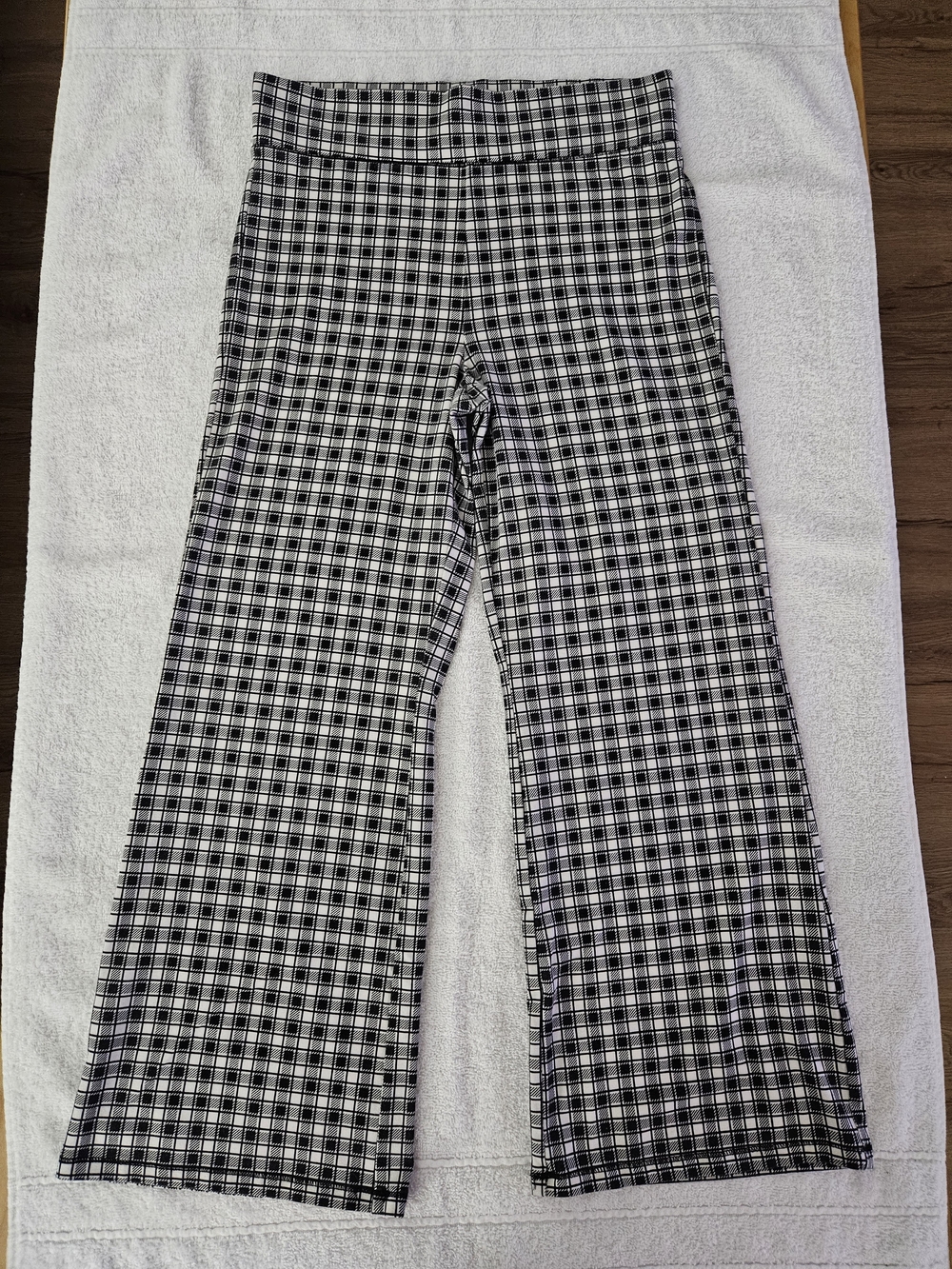 HUE Gingham Plaid Cropped Flare Leggings Pull-On Pants Black White - Size M